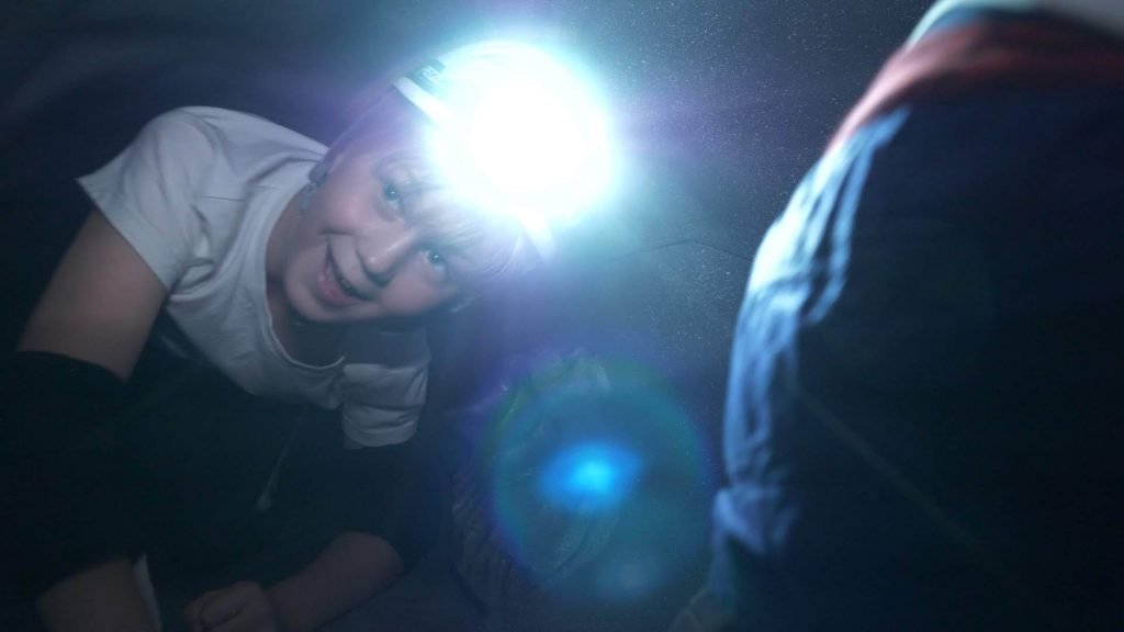 Erilaiset pelit ja leikit tarjoavat lisätekemistä luolaseikkailuun